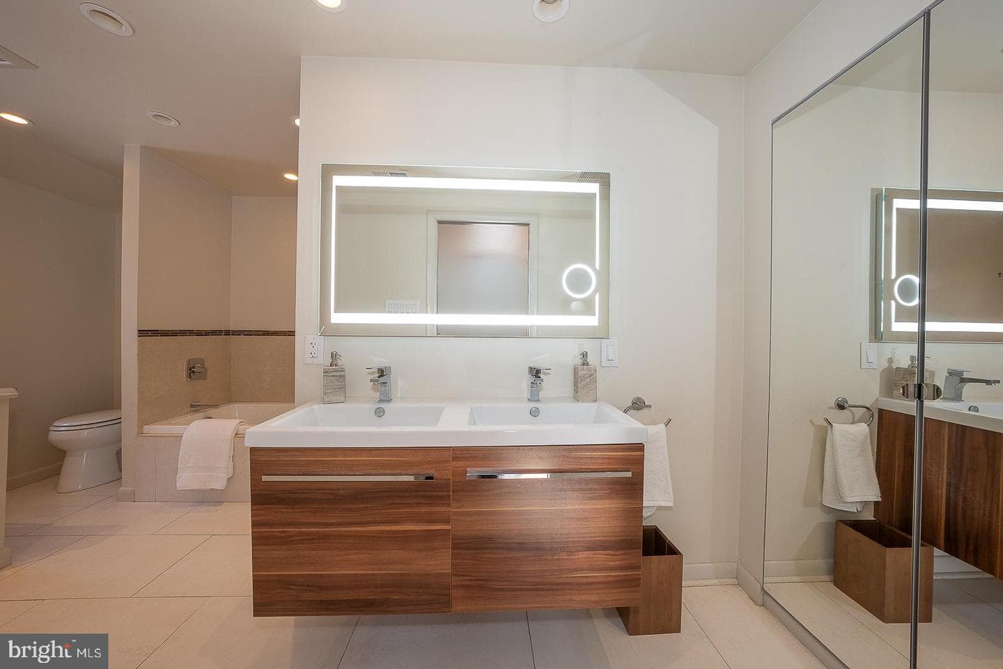 241 Cheswold Lane photo 35
