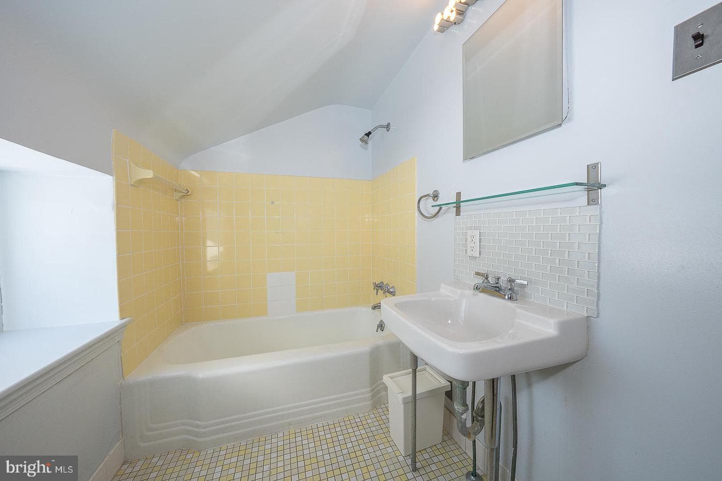 241 Cheswold Lane photo 46