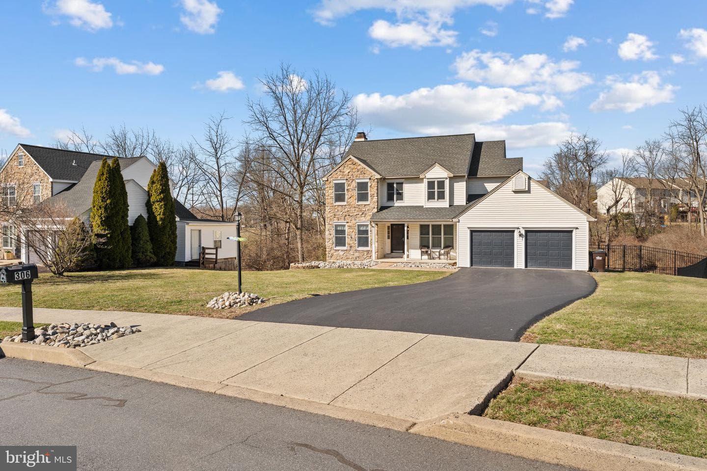 306 Sherwood Court N photo 5