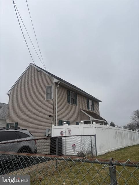 219 Connor Street photo 4