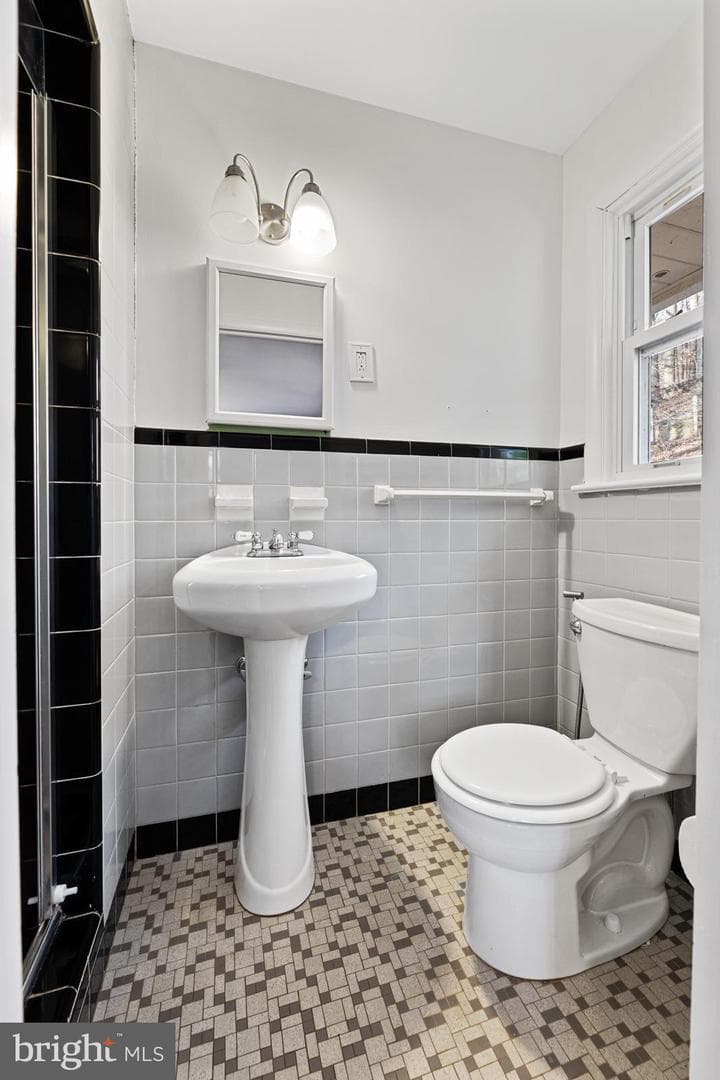 156 Gypsy Lane photo 32