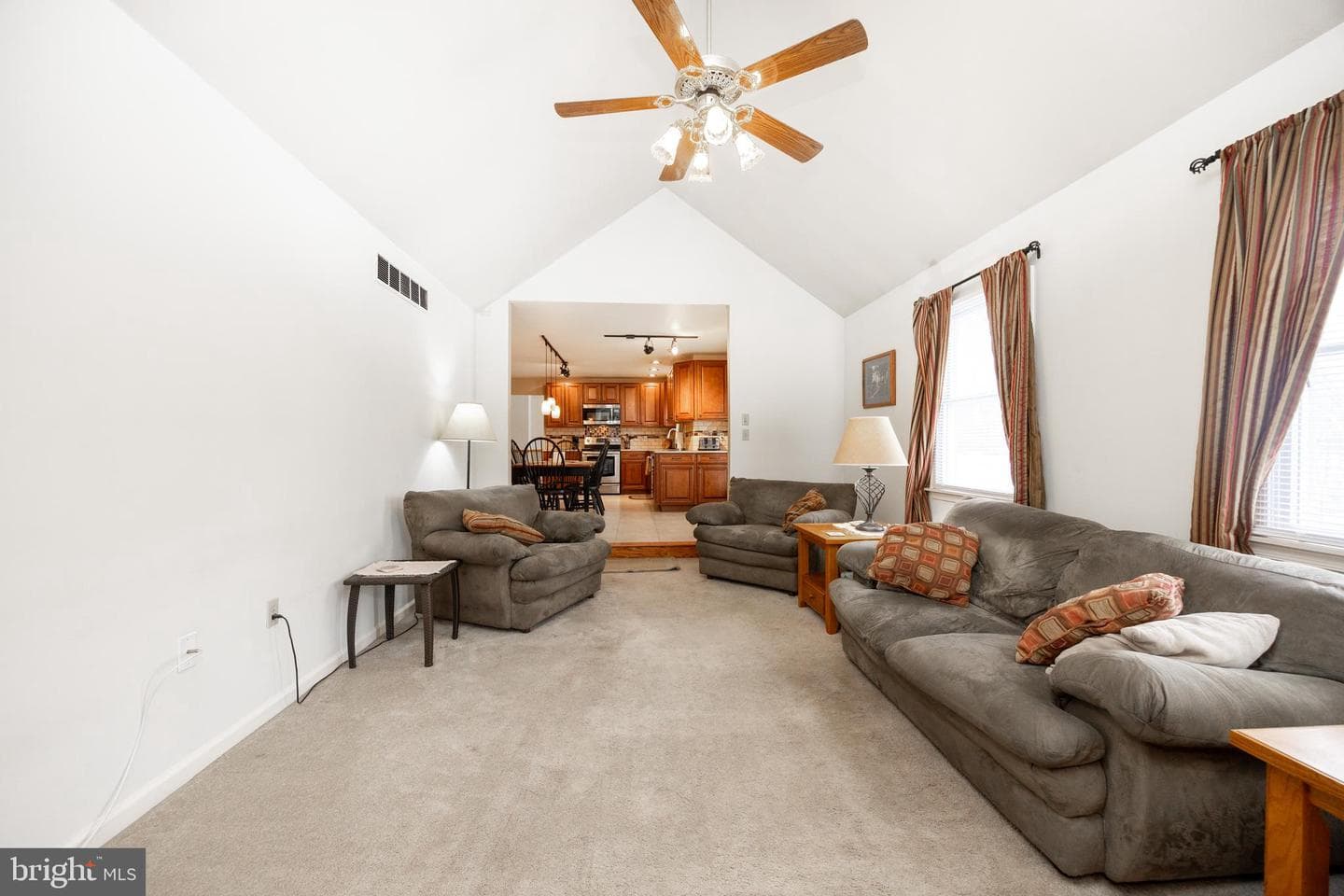 1537 Meadowview Drive photo 7
