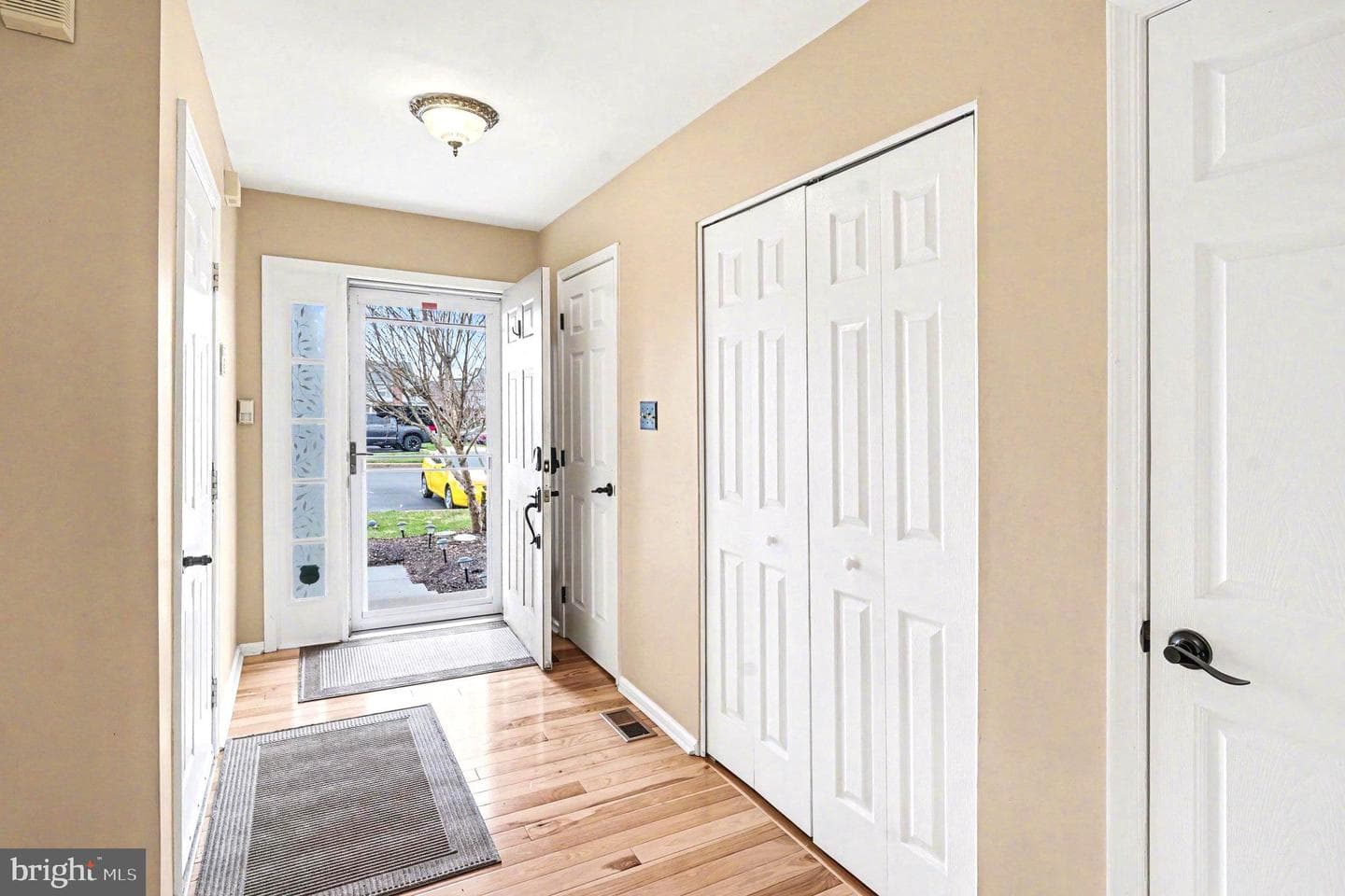98 Forrest Court photo 4