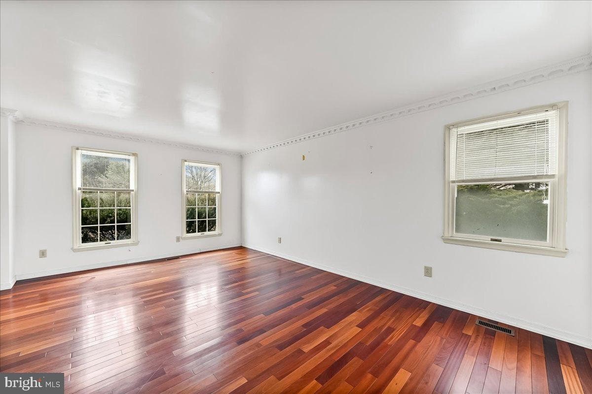 121 Gwynmont Drive photo 6