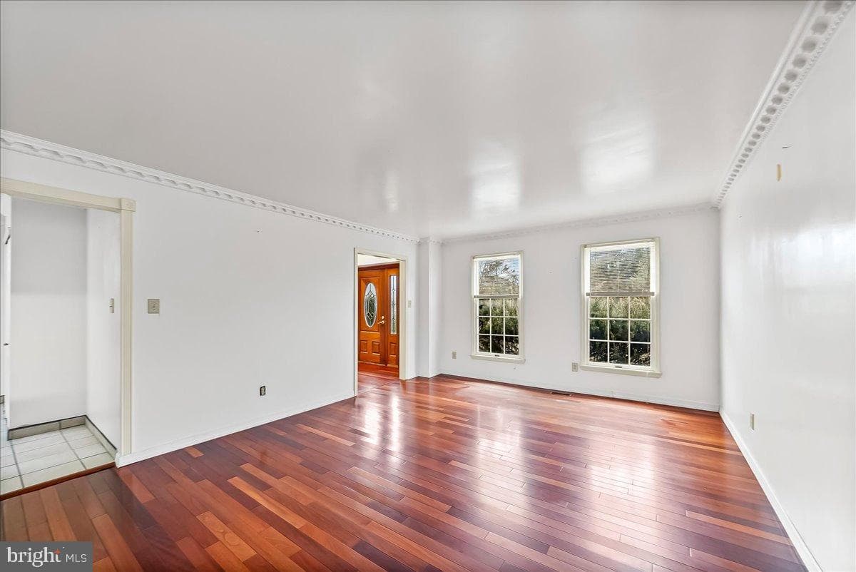 121 Gwynmont Drive photo 7