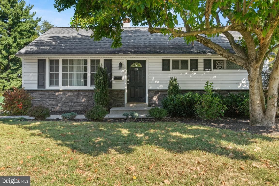 416 Stuart Lane photo 5