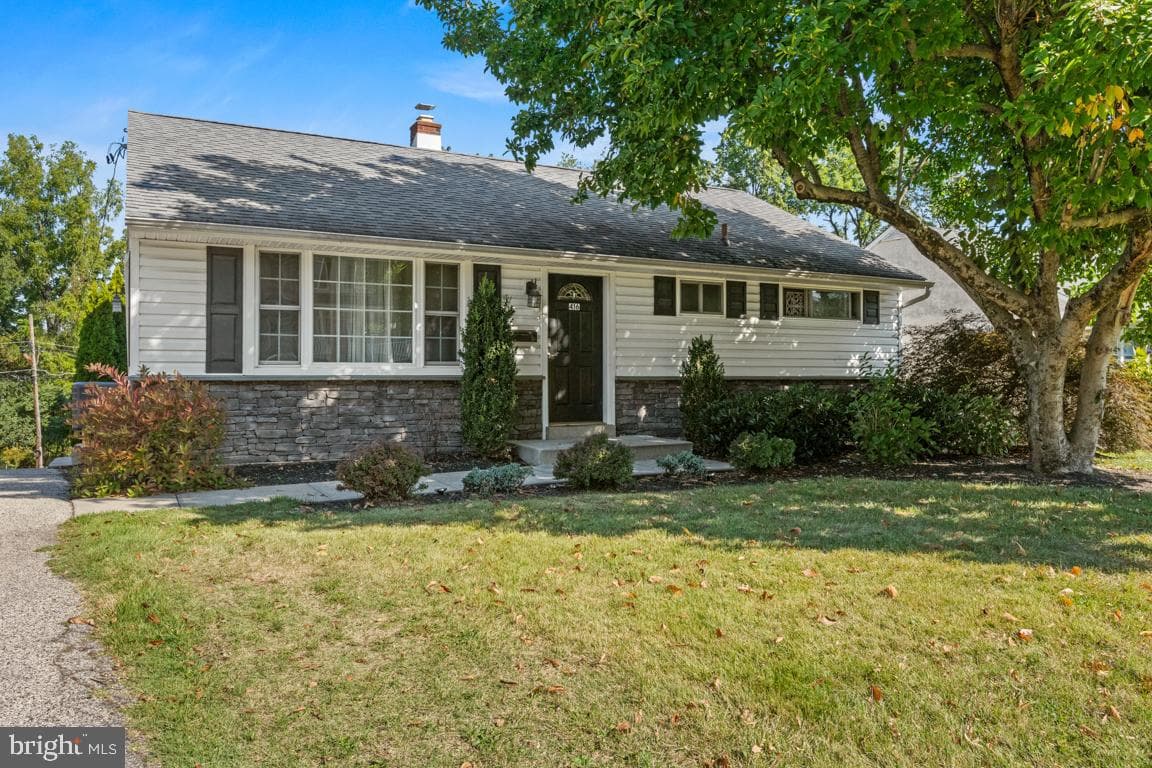 416 Stuart Lane photo 6