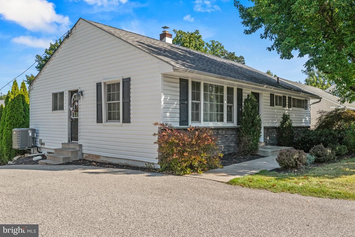 416 Stuart Lane photo 7