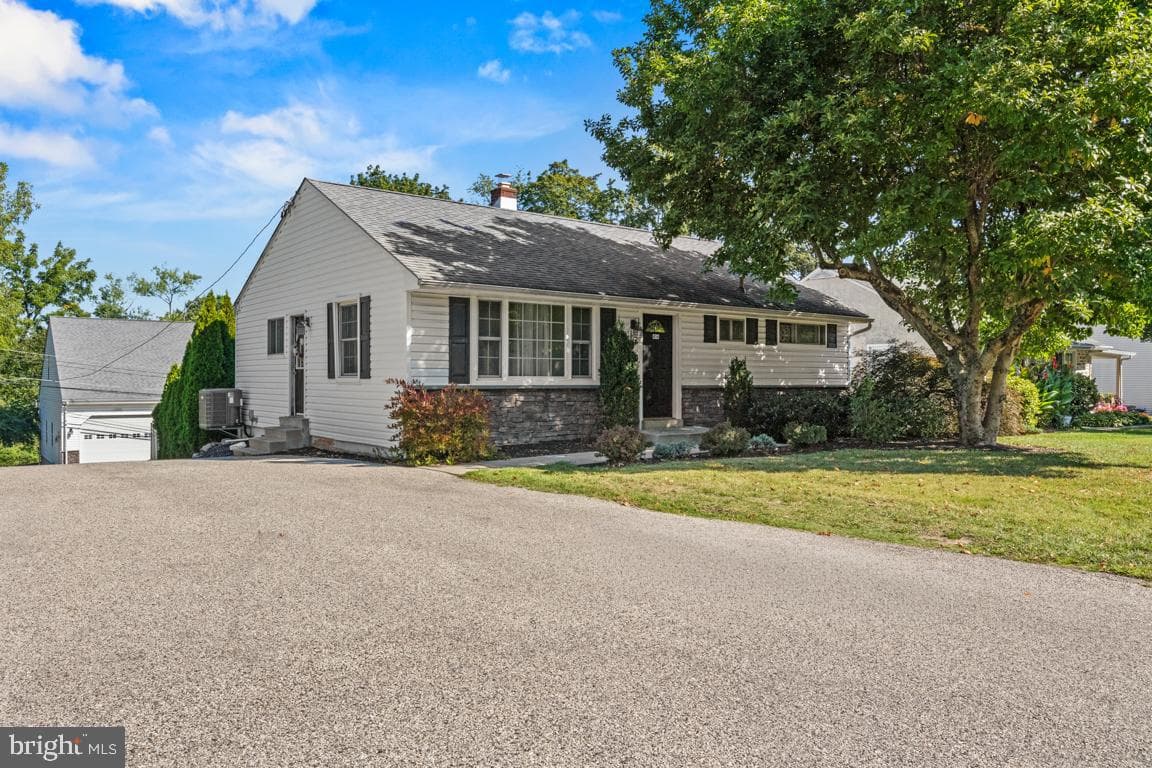 416 Stuart Lane photo 8