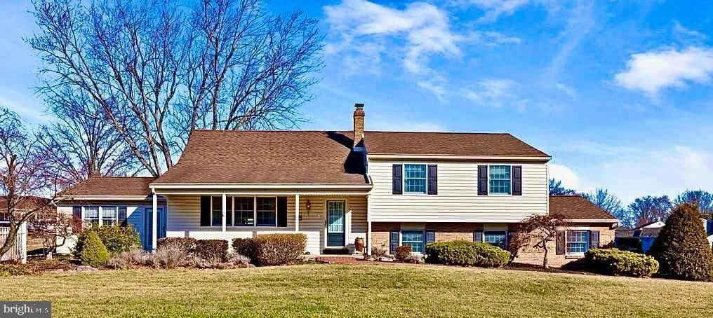 891 Spruce Lane photo 1
