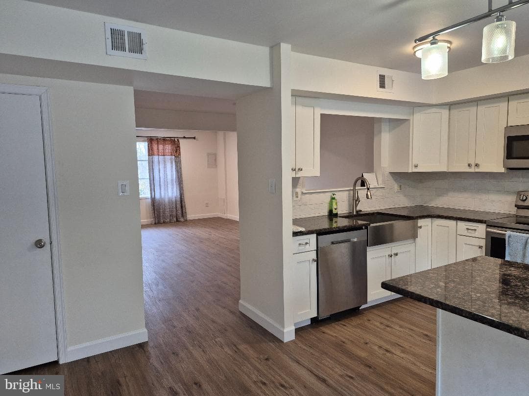 401 Woodside Circle photo 4