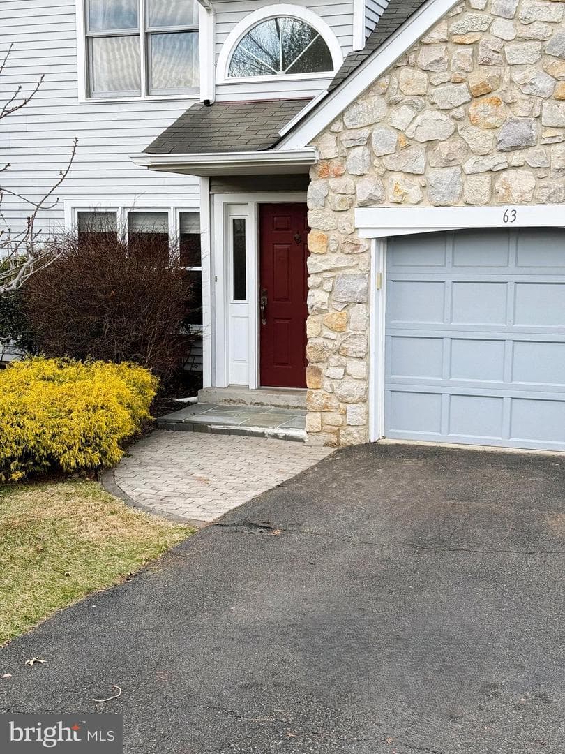 63 Harlow Circle photo 3