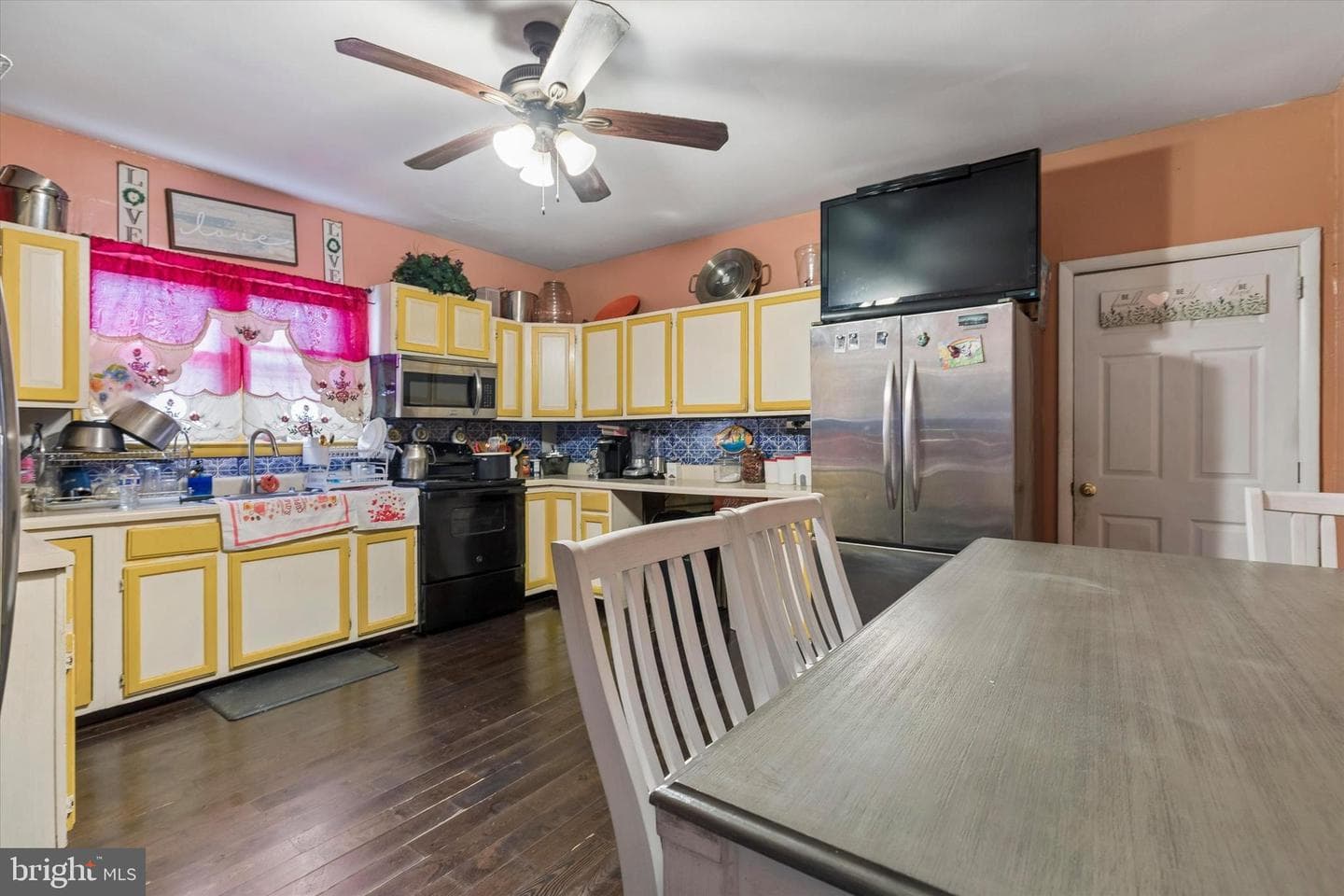 665 Corson Street photo 4