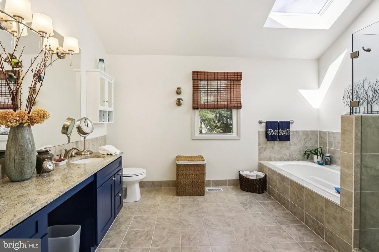 1228 Jarvis photo 41