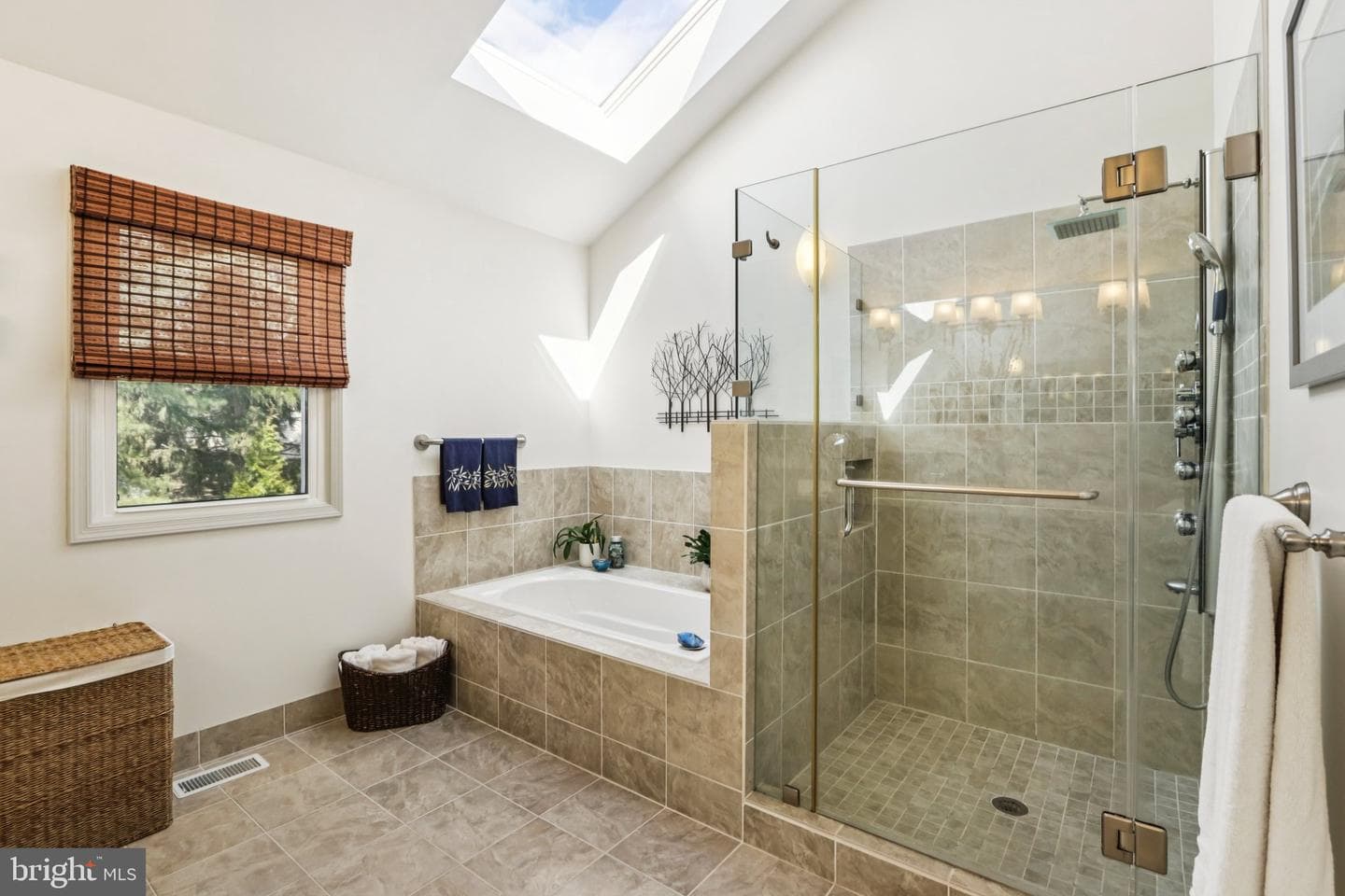 1228 Jarvis photo 42