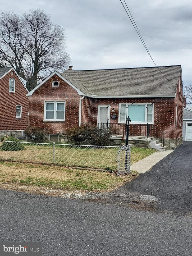 819 NW Longstreth Avenue photo 2