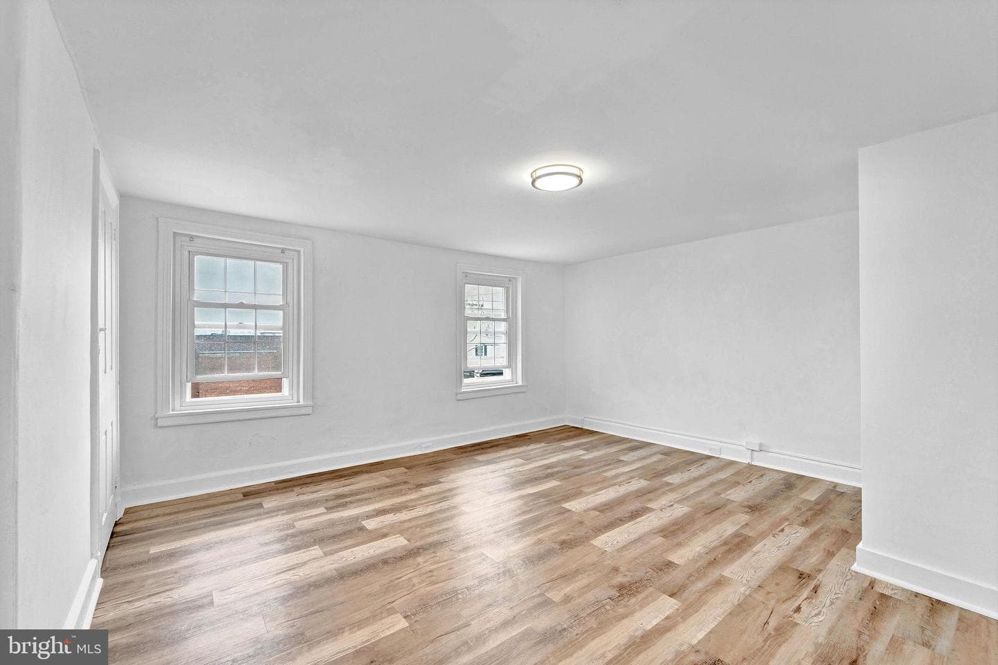 28 W Airy Street photo 13