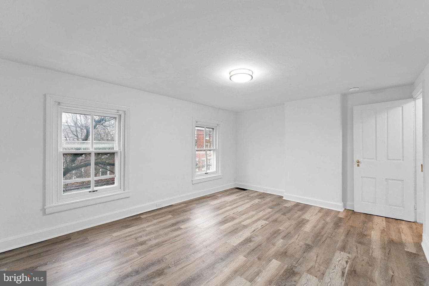 28 W Airy Street photo 17