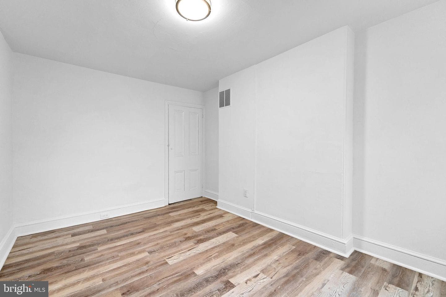 28 W Airy Street photo 21