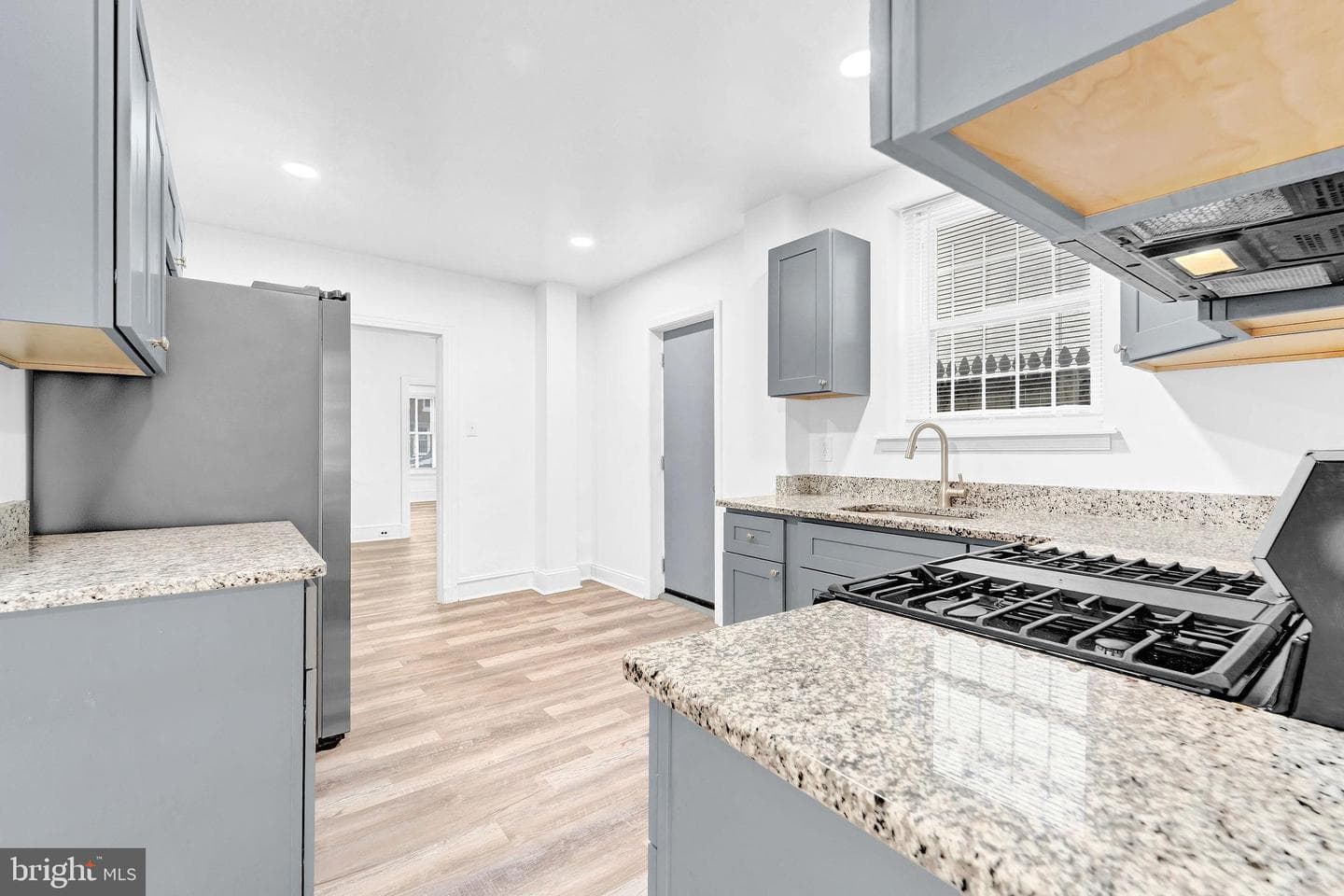 28 W Airy Street photo 8
