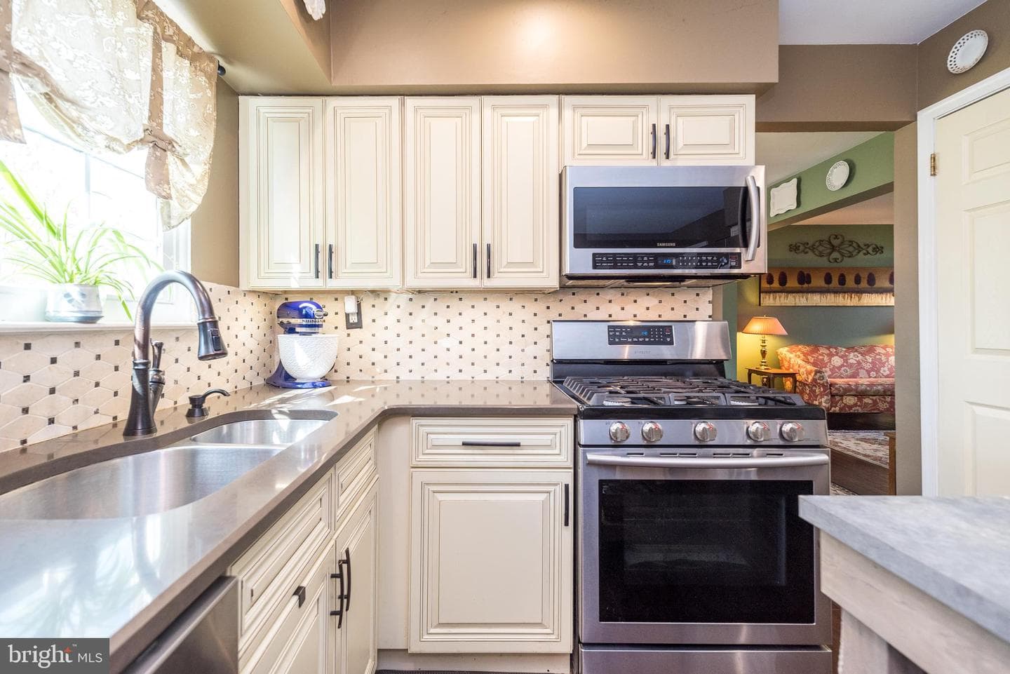 109 Pioneer Drive photo 9