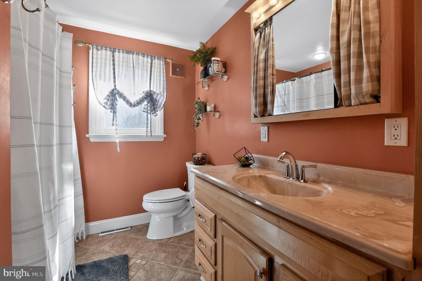 548 Belmont Street photo 13