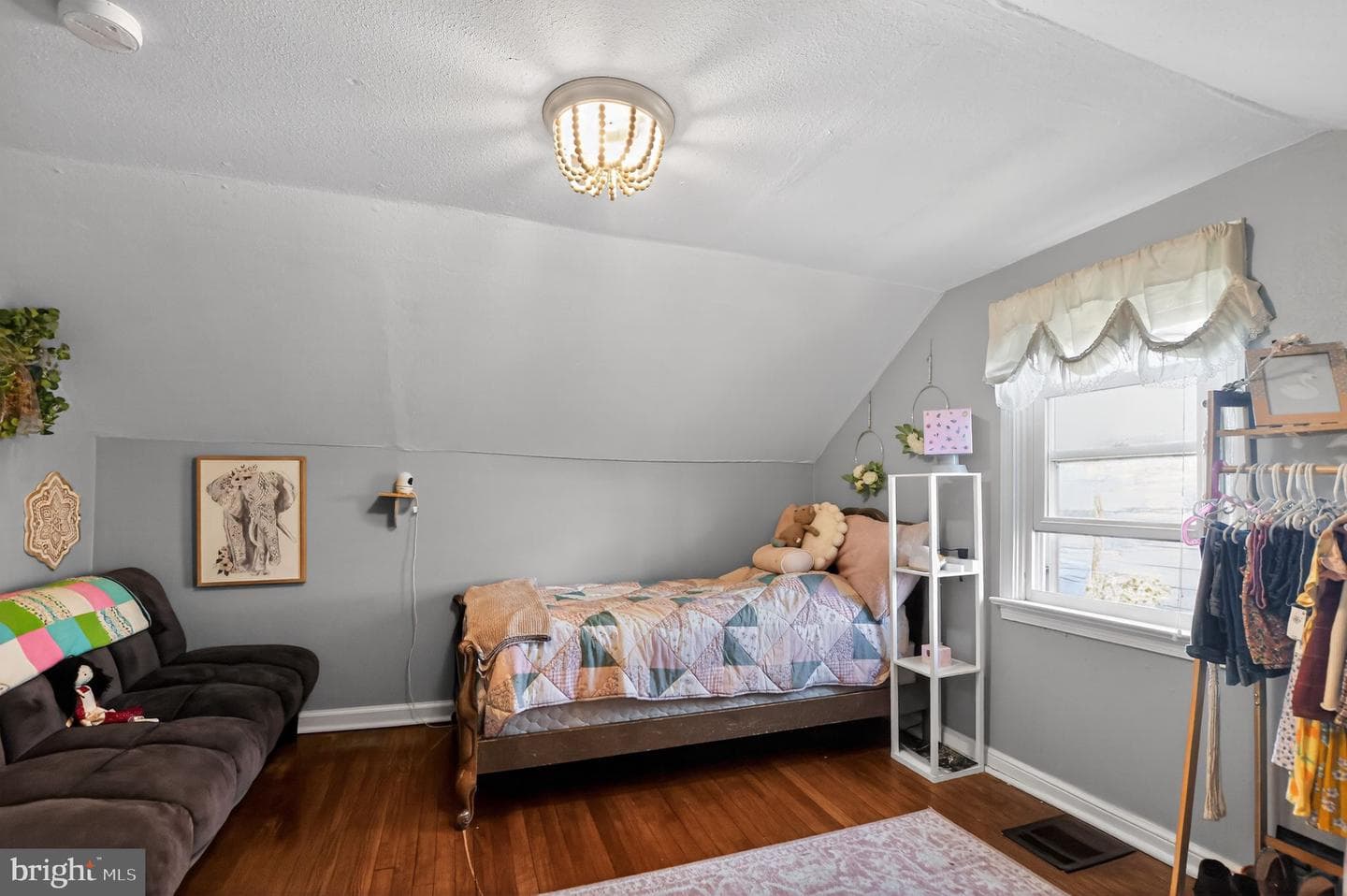 548 Belmont Street photo 15