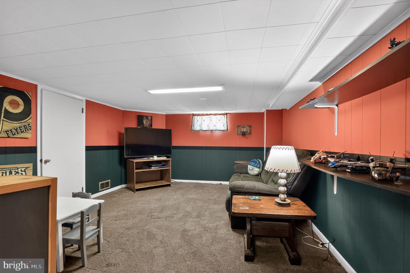 548 Belmont Street photo 18