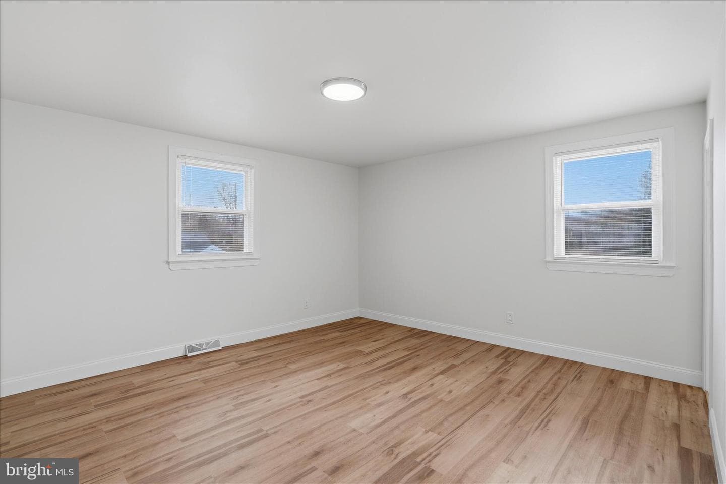 898 Crestline Drive photo 13