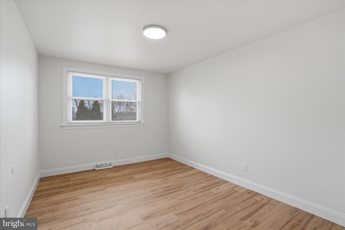 898 Crestline Drive photo 17
