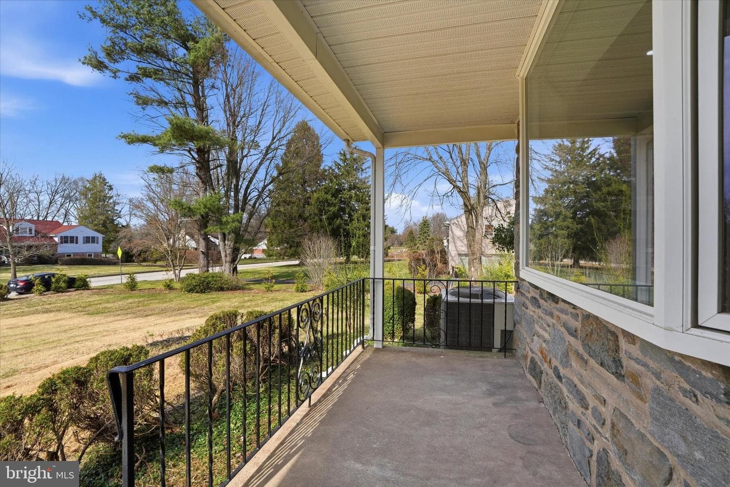 898 Crestline Drive photo 4