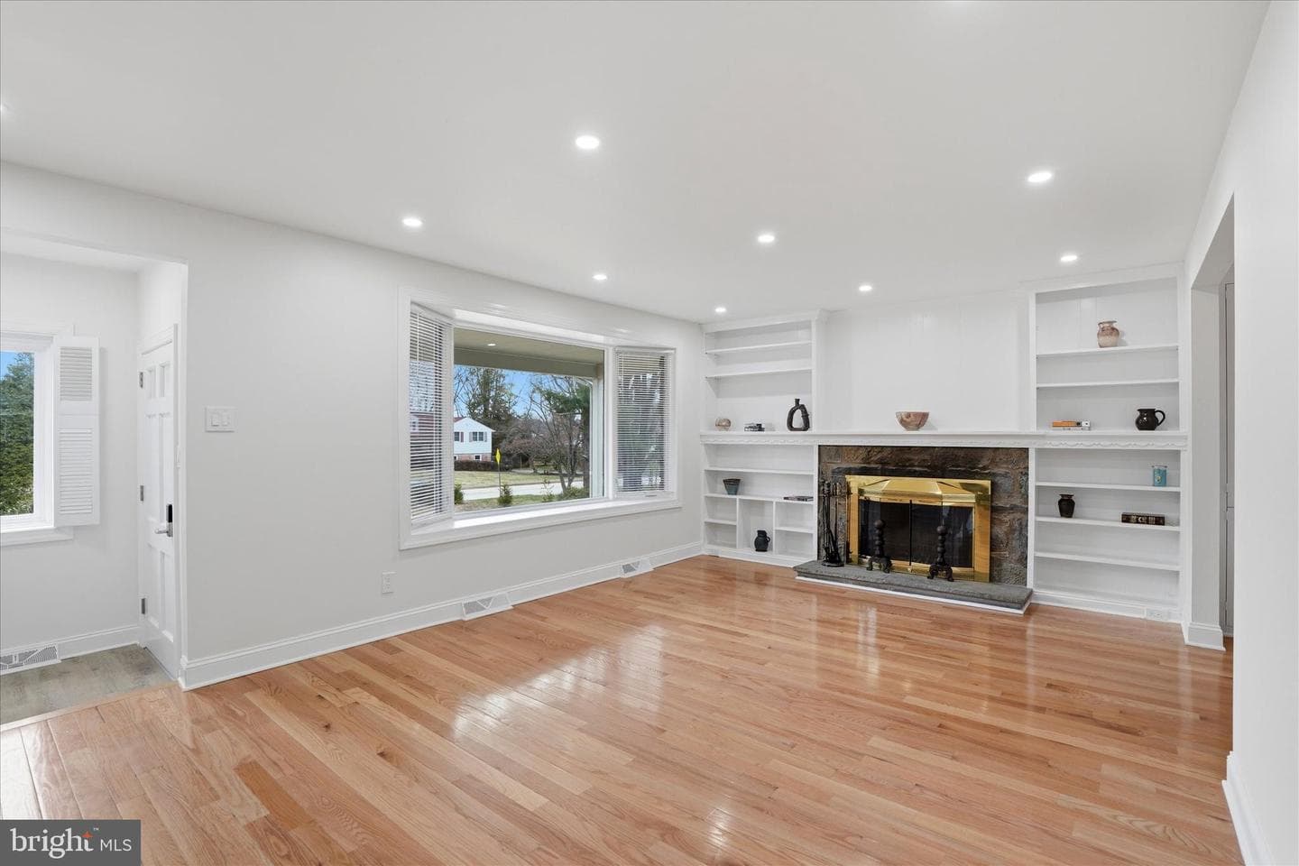 898 Crestline Drive photo 6