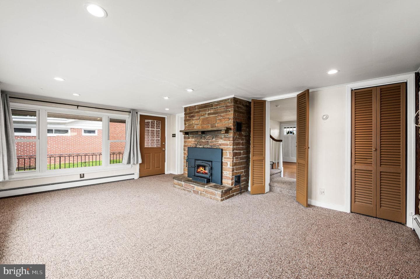 241 W King Street photo 15