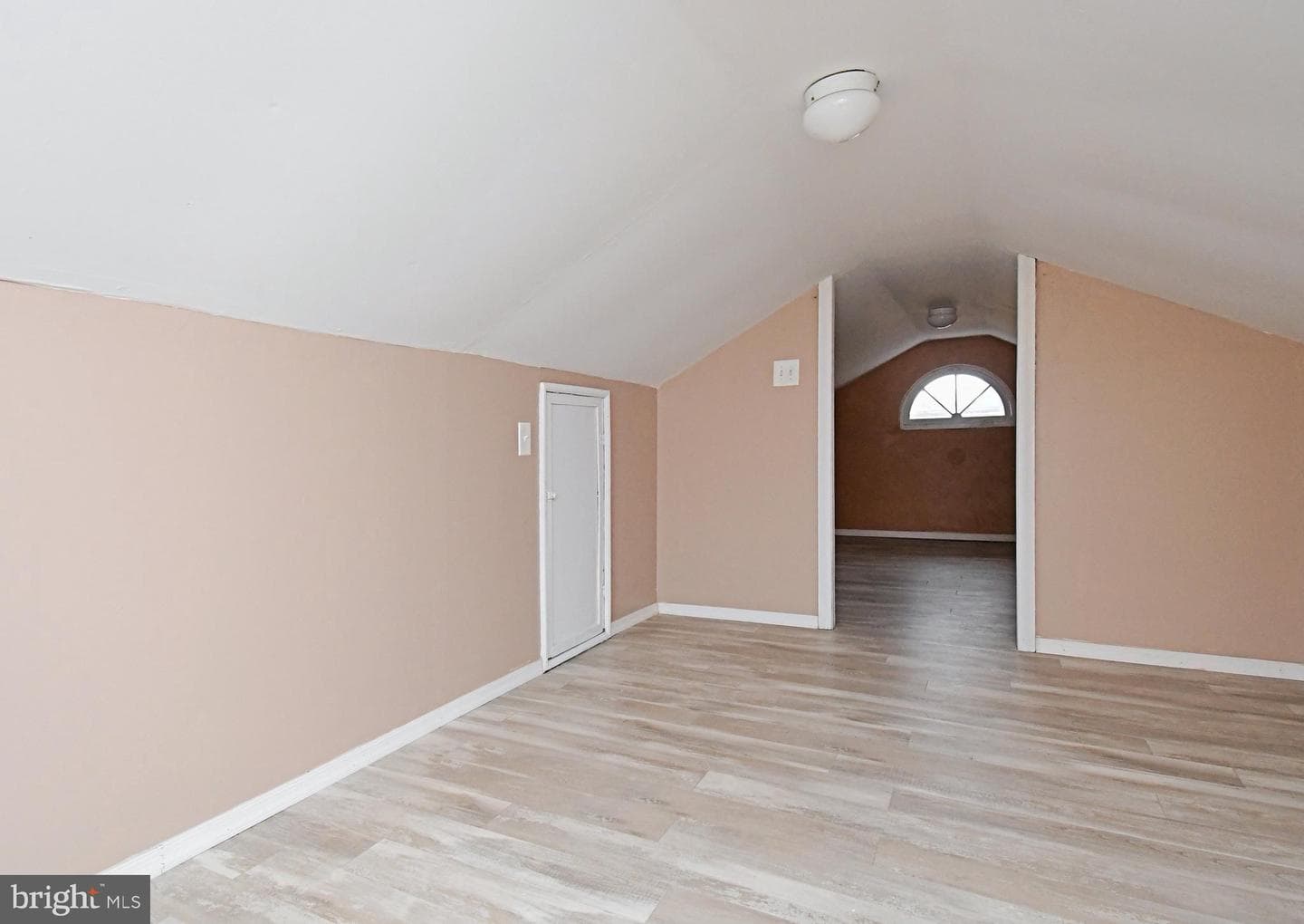 20 E Howard Street photo 9