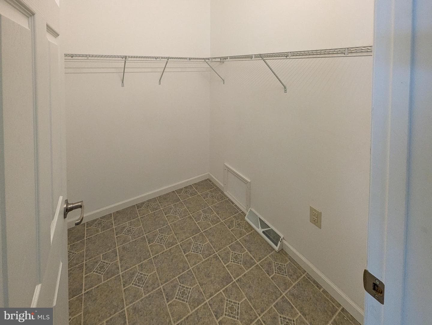 22 Holiday Avenue photo 18