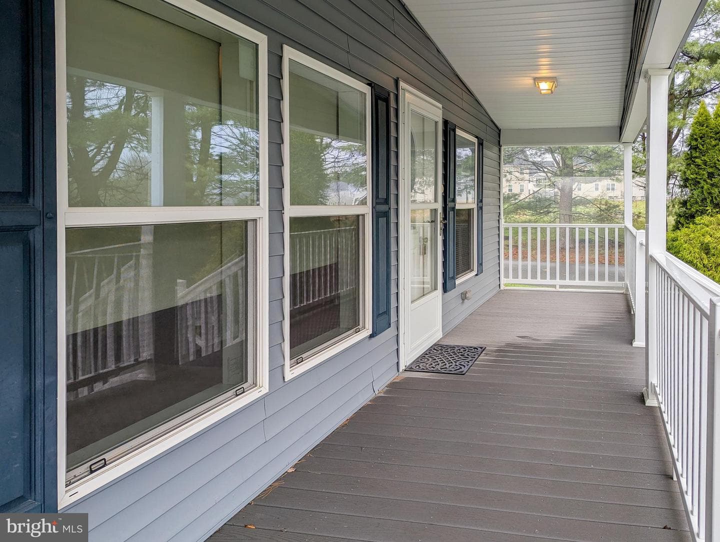 22 Holiday Avenue photo 3