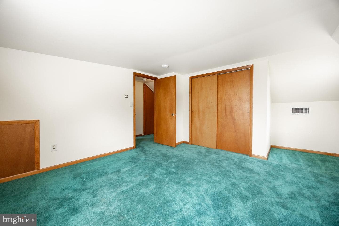 933 Forty Foot Road photo 16