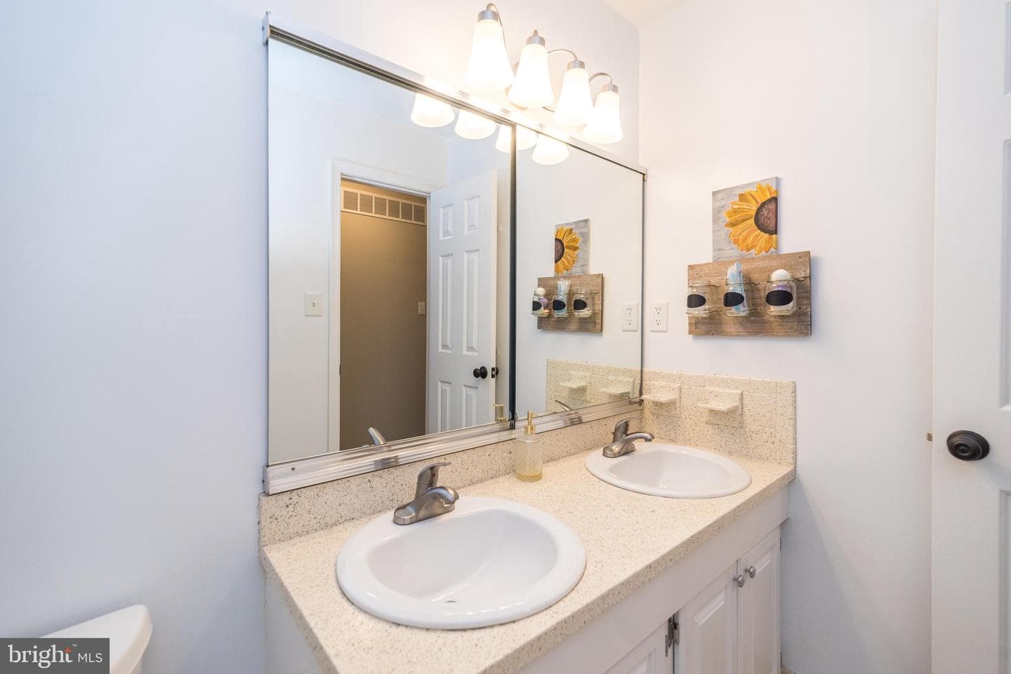 221 Stefan Place photo 51