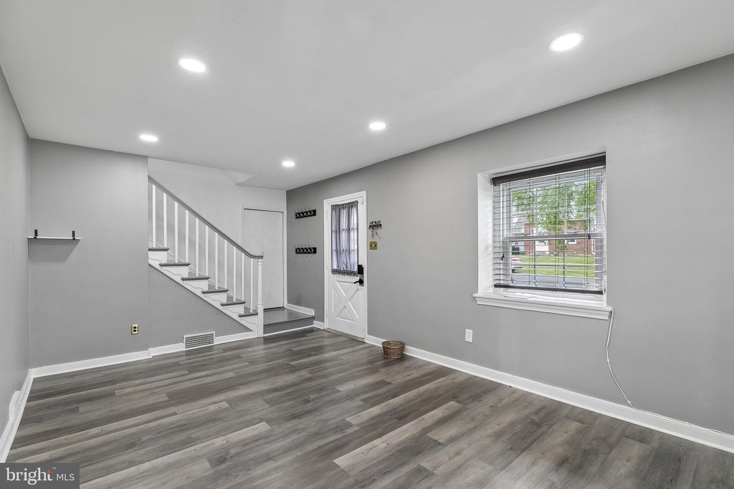 556 Anne Street photo 46