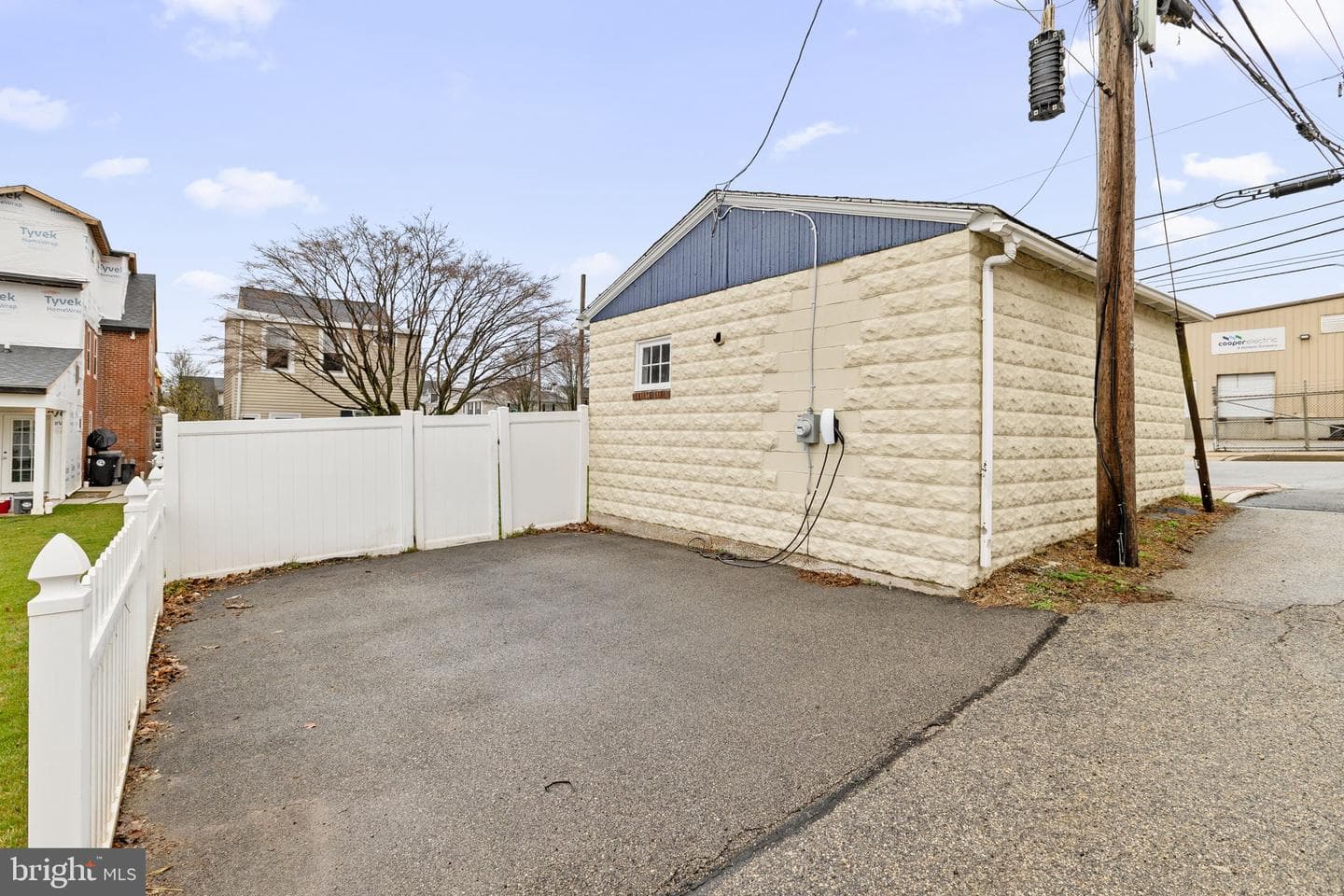 100 E 6th Avenue photo 50
