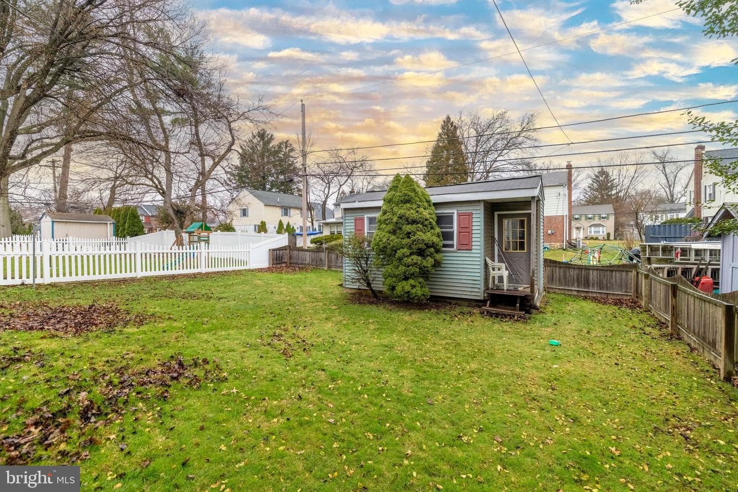 1991 Maplewood Avenue photo 22