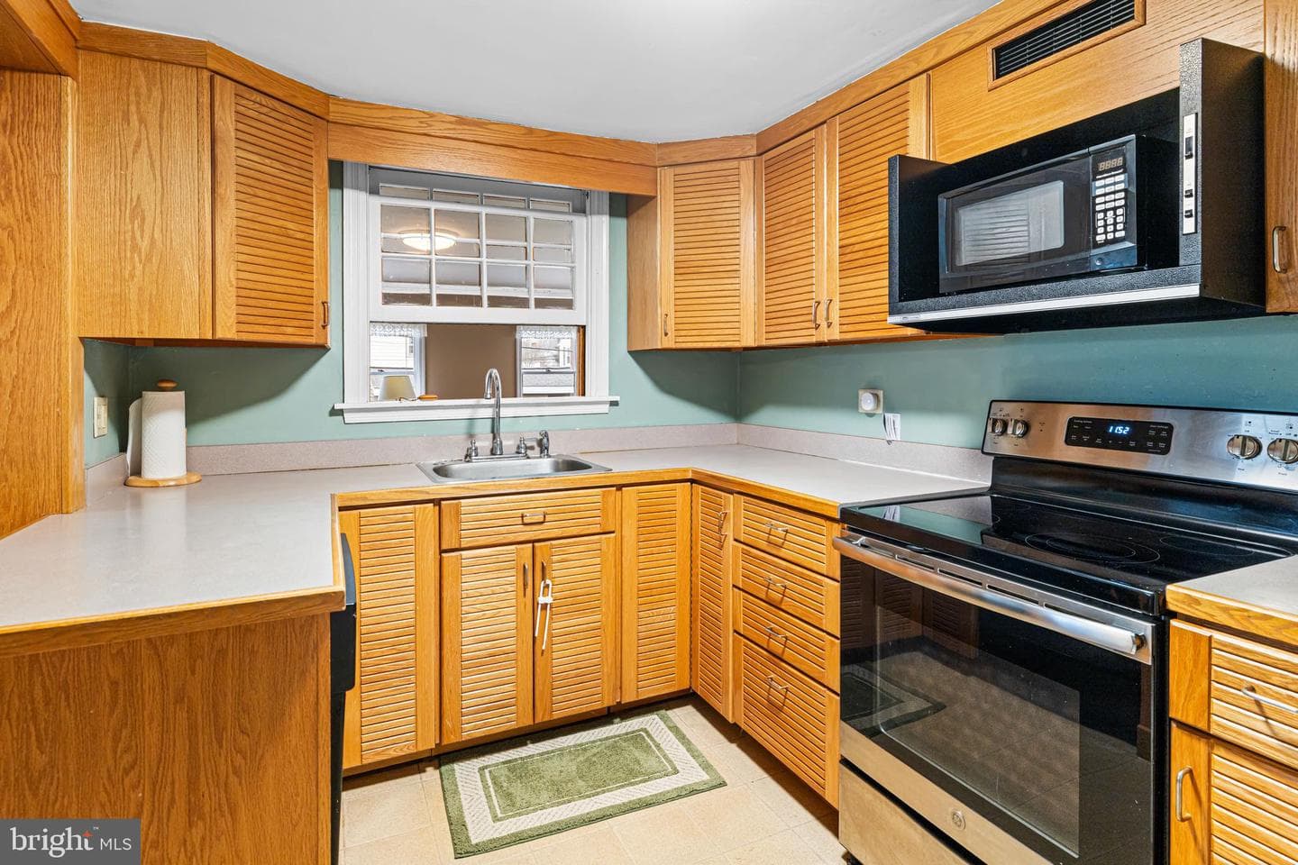 1991 Maplewood Avenue photo 6
