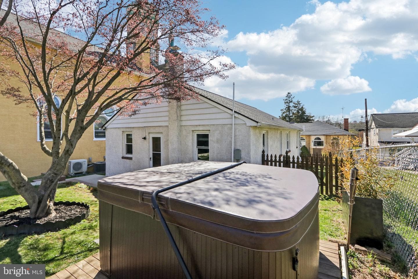 207 Amelia Street photo 40