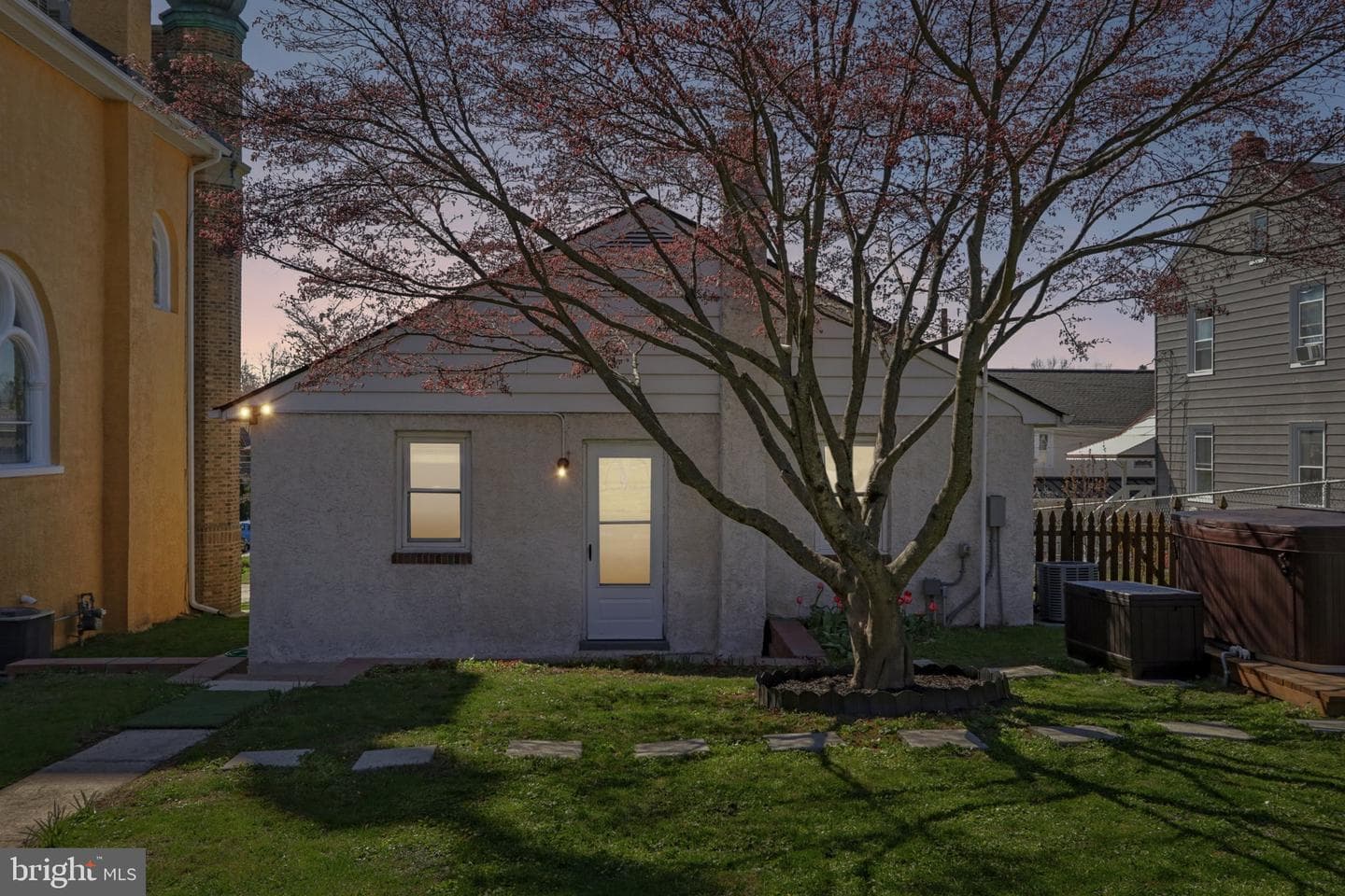 207 Amelia Street photo 55