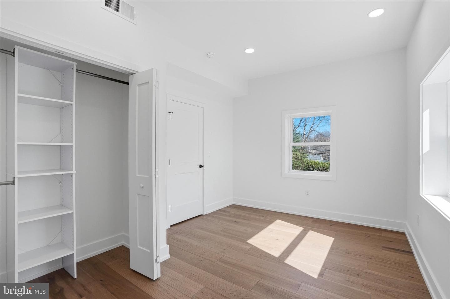 427 Grove Place photo 23