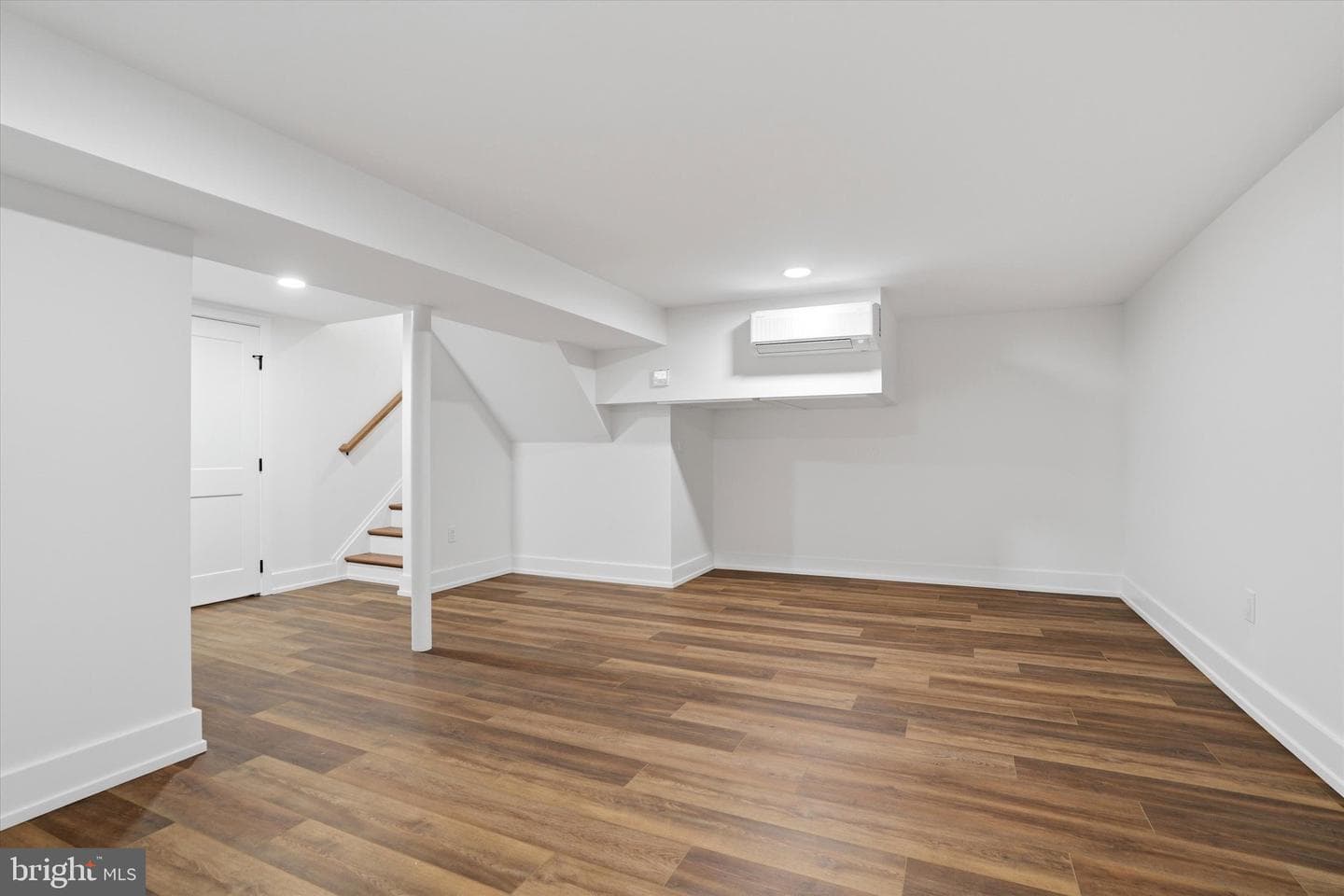 427 Grove Place photo 32