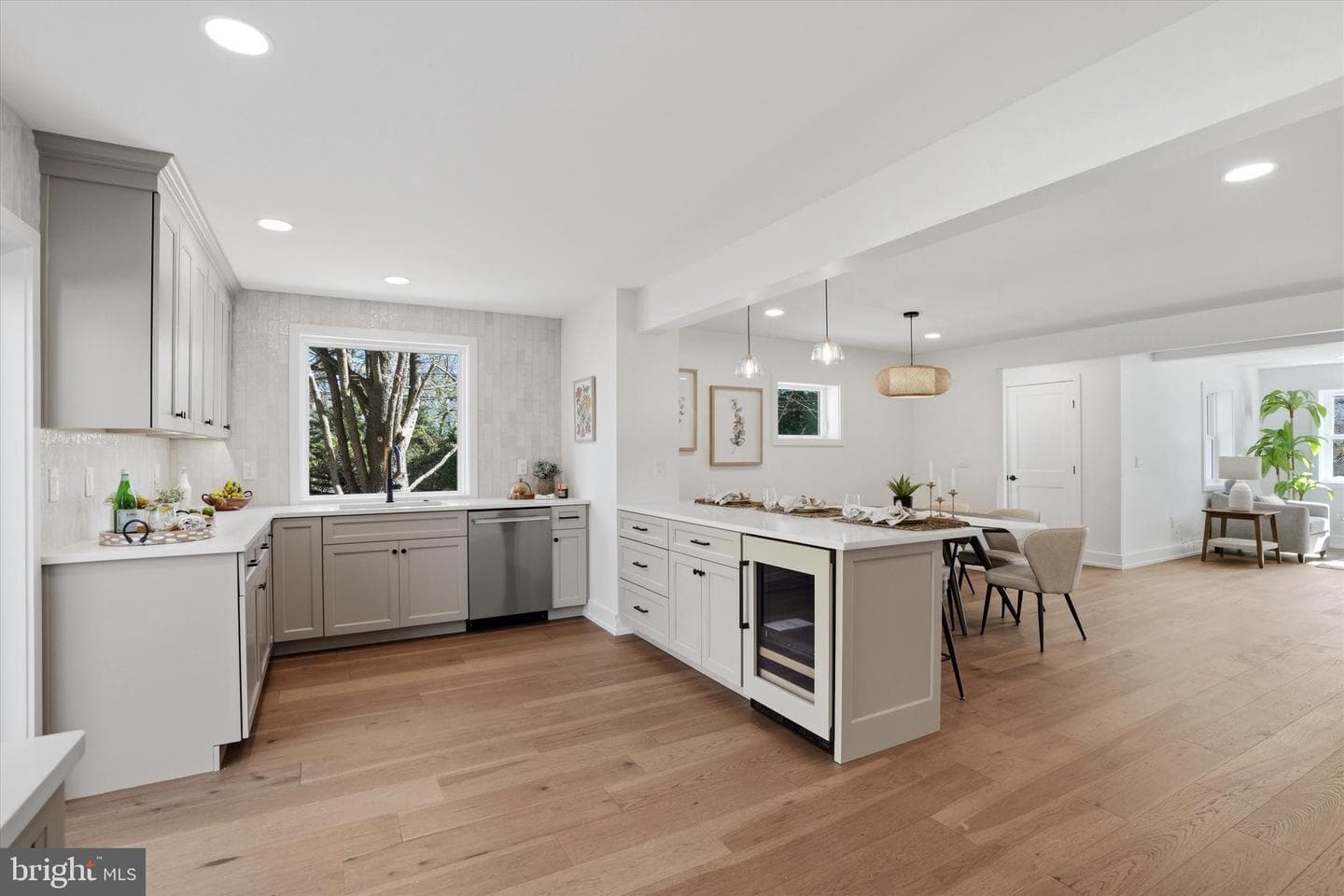 427 Grove Place photo 8