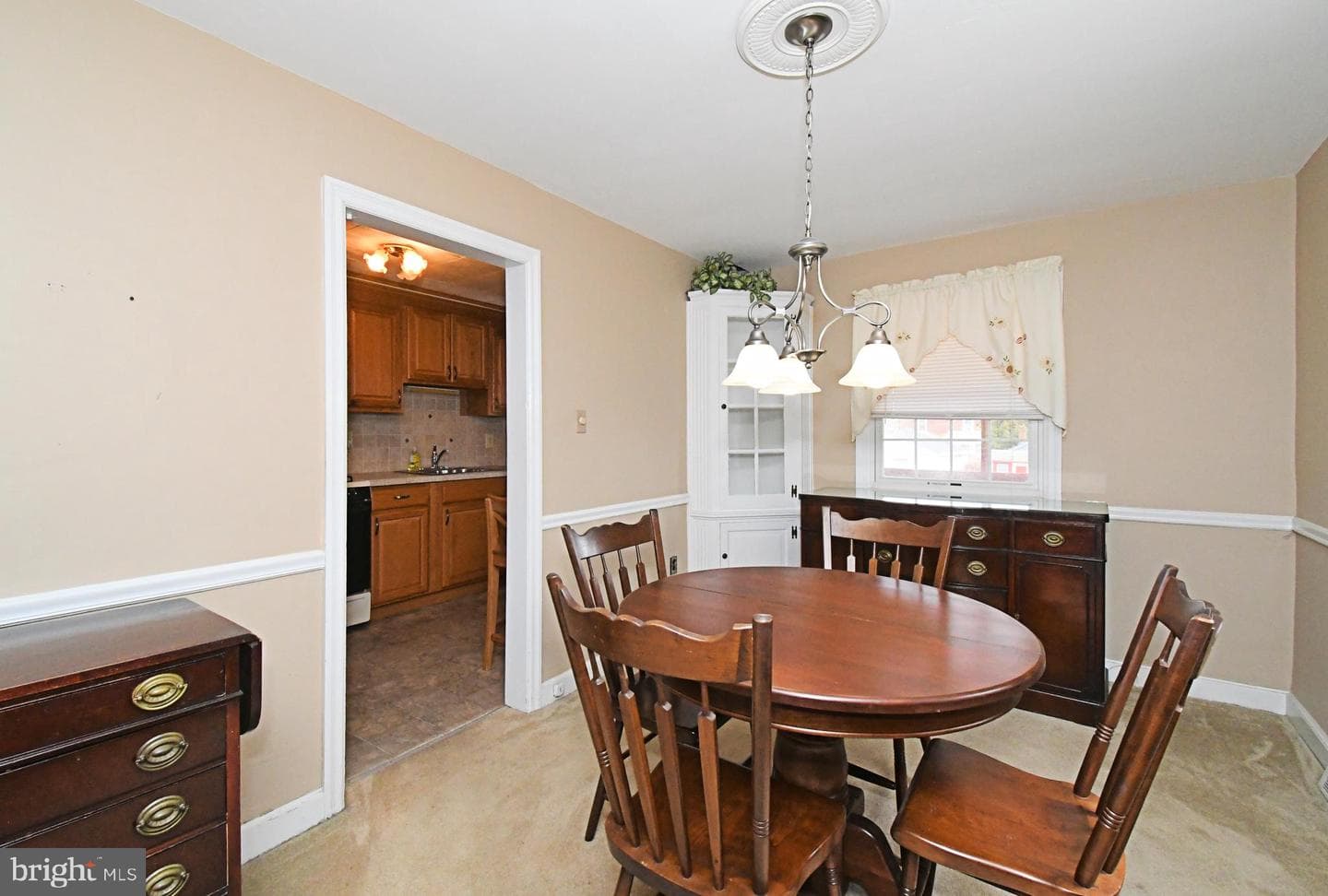 726 Buttonwood Street photo 9