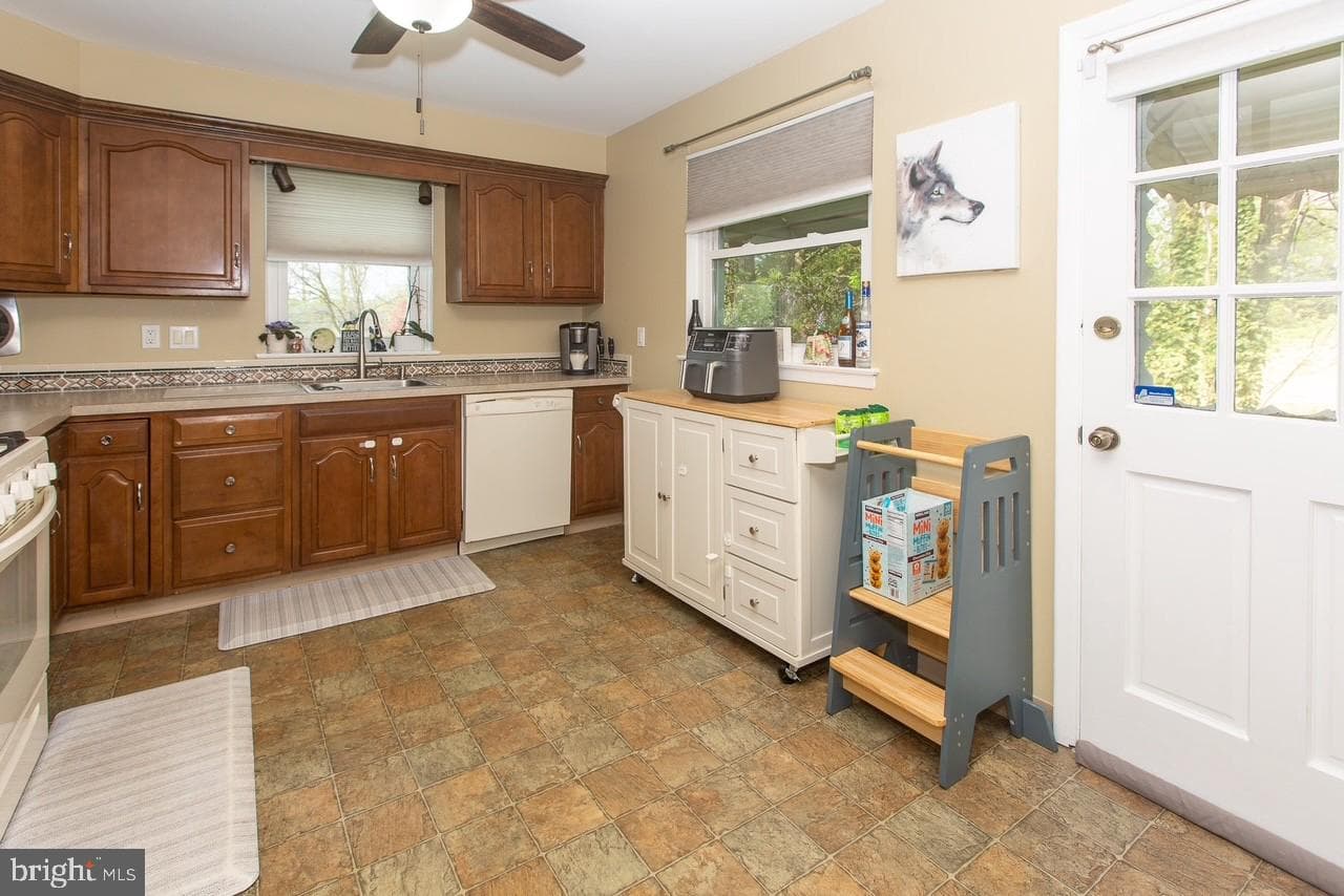 1724 Darland photo 11