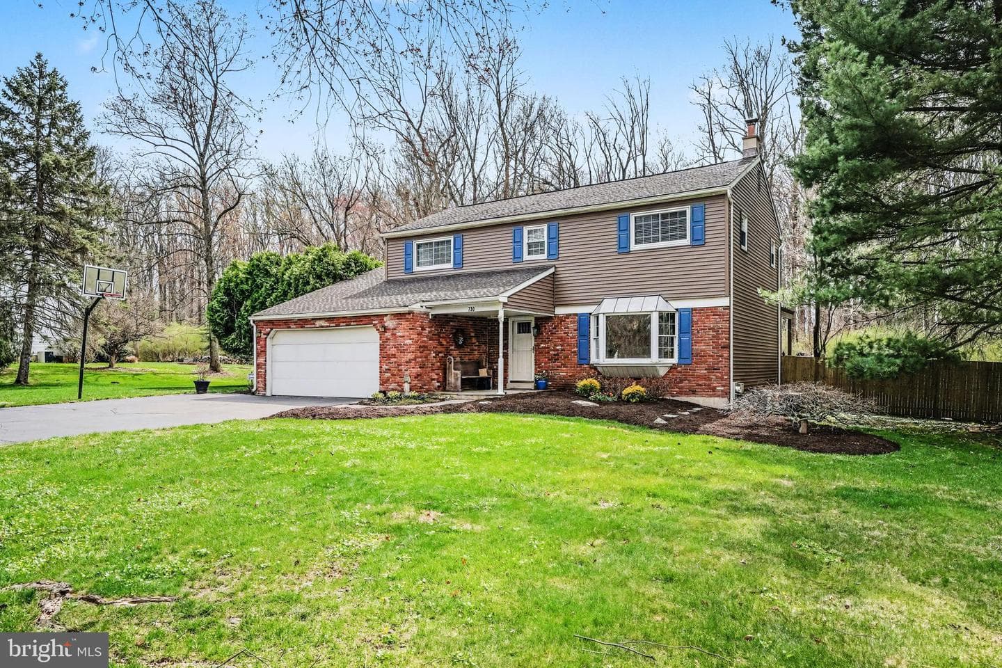 730 Maple Hill Drive photo 2